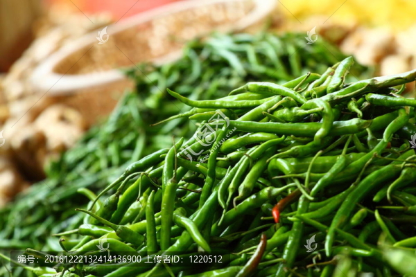 綠露在傳統(tǒng)菜市場(chǎng)，印度。