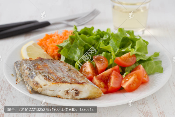 用色拉油炸劍魚