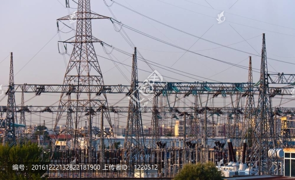 電纜和電力發(fā)電塔