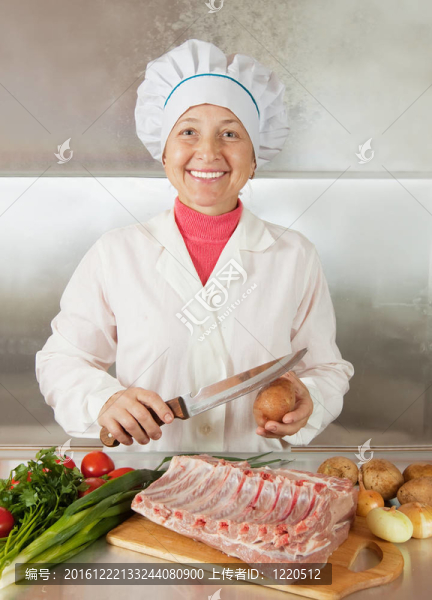 Cook女人煮肉