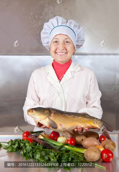 Cook女子鯉魚魚