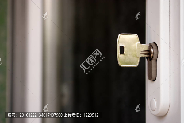 鑰匙在鎖孔