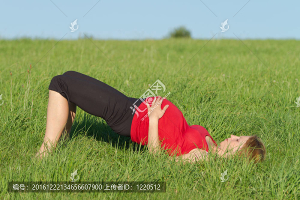 草原孕婦