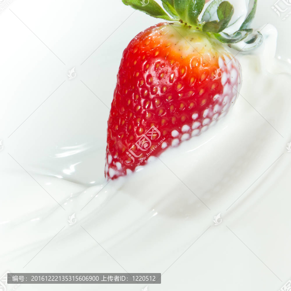 草莓濺奶