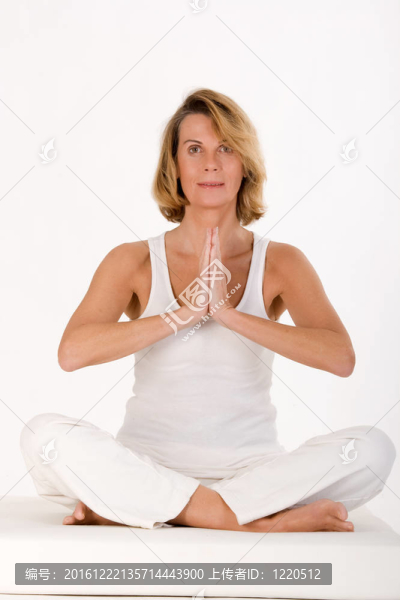 運(yùn)動(dòng)的老年婦女