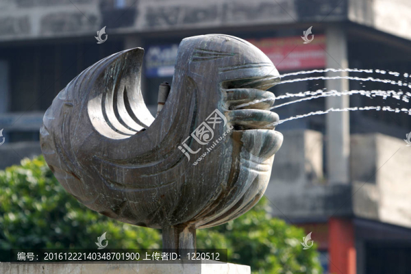噴水青銅鳥