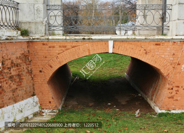 金屬柵欄橋