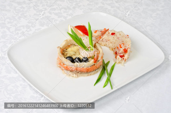 魚和米飯和蔬菜