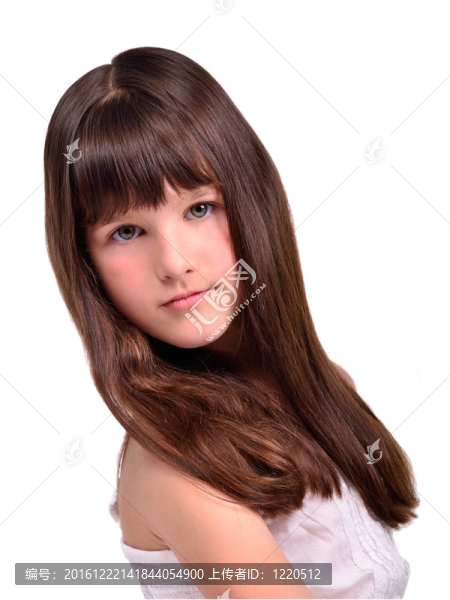 美麗的小女孩長著華麗的長發(fā)