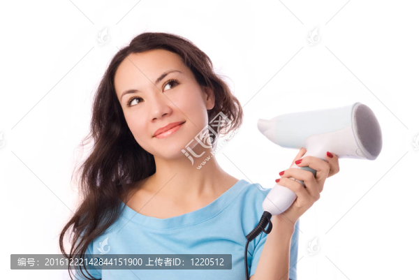 美麗的女孩與一個(gè)吹風(fēng)機(jī)