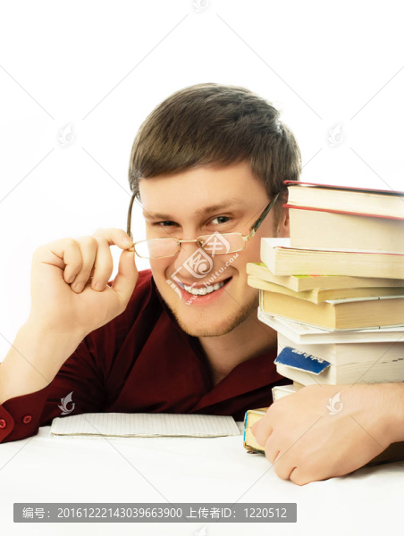 快樂自信的學生與書籍