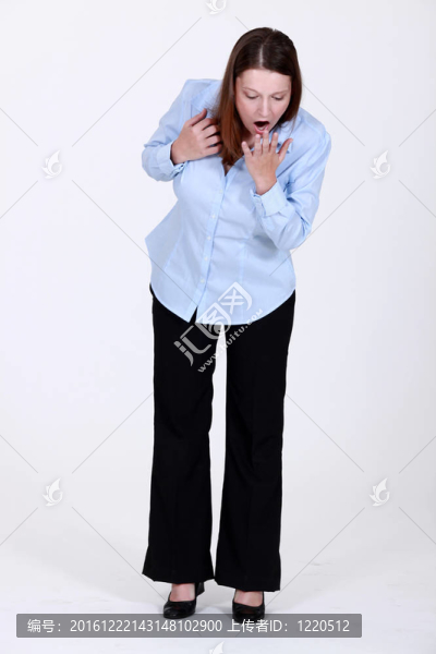一個商人看下來。