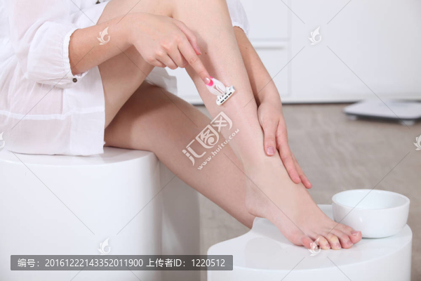 剃女人的腿