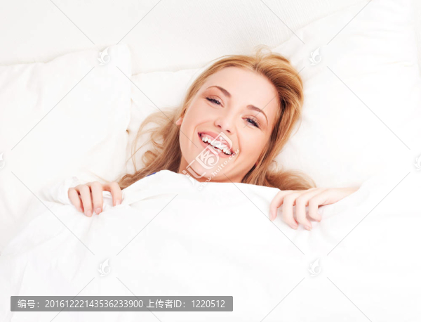 女人在床上