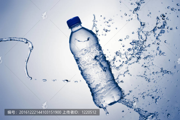 瓶裝水和飛濺