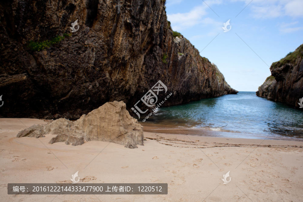 海灘上的Nueva,de,Llanes