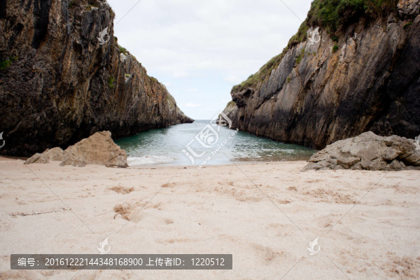 海灘上的Nueva,de,Llanes