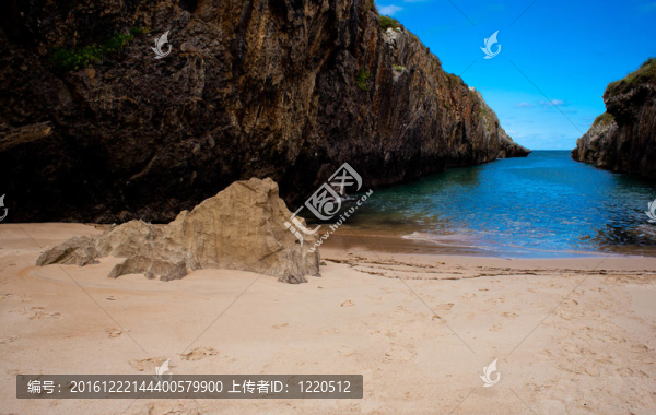 海灘上的Nueva,de,Llanes