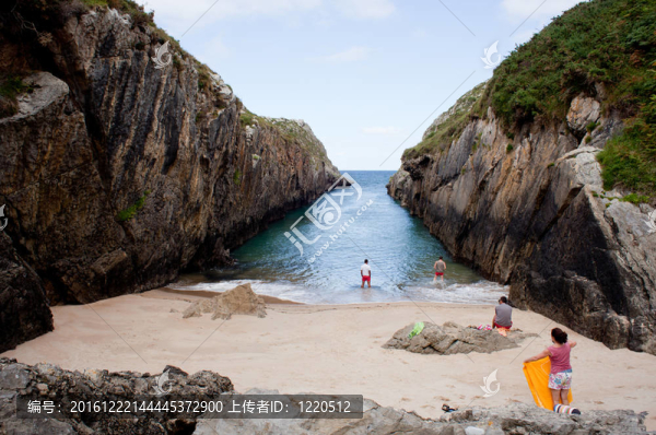 海灘上的Nueva,de,Llanes