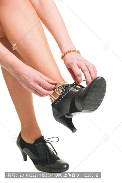 女人系鞋子