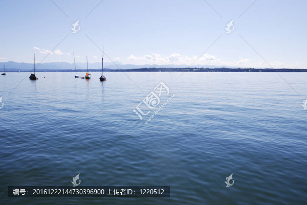 藍(lán)色的水