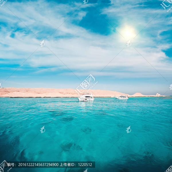 游艇附近島