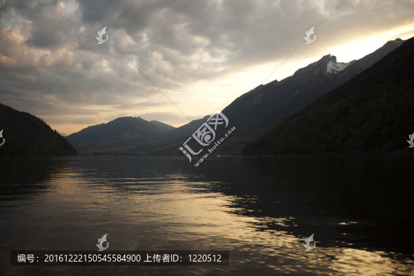 阿爾卑斯湖