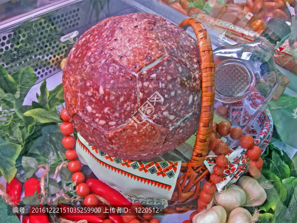籃中香腸運(yùn)動(dòng)球；食品細(xì)節(jié)