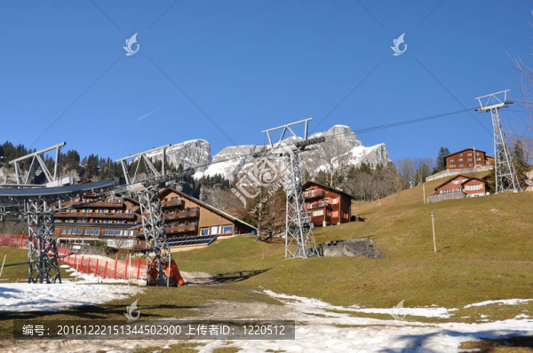 春天在Braunwald；瑞士著名的滑雪勝地