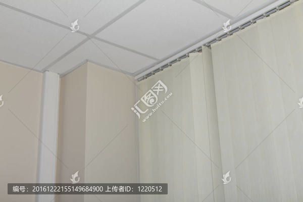 吸；窗和百葉窗