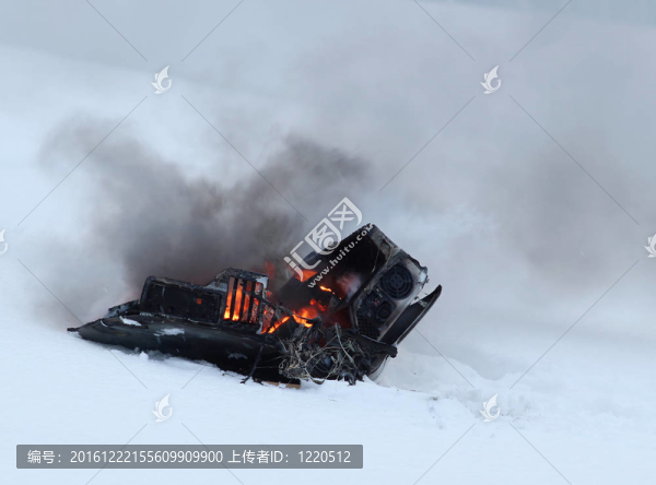 電腦在雪地里燃燒