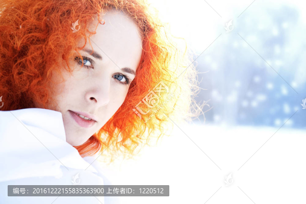 熱冰。女性戶(hù)外人像