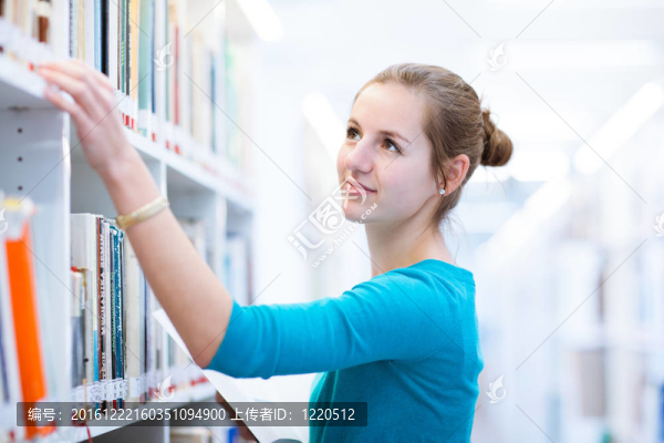 圖書館女大學(xué)生