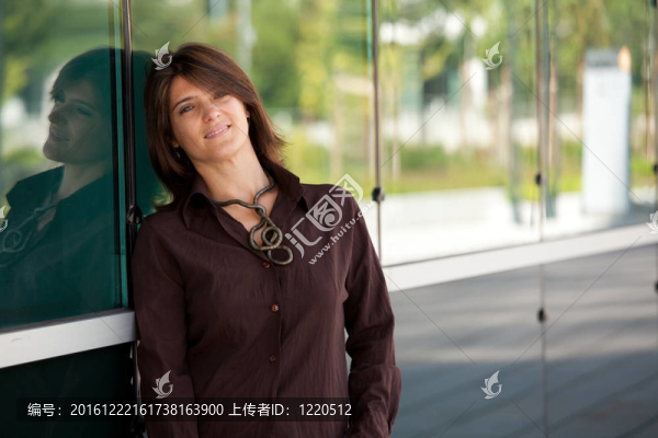 綠眼睛的女人