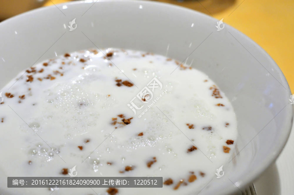 牛奶加麥片