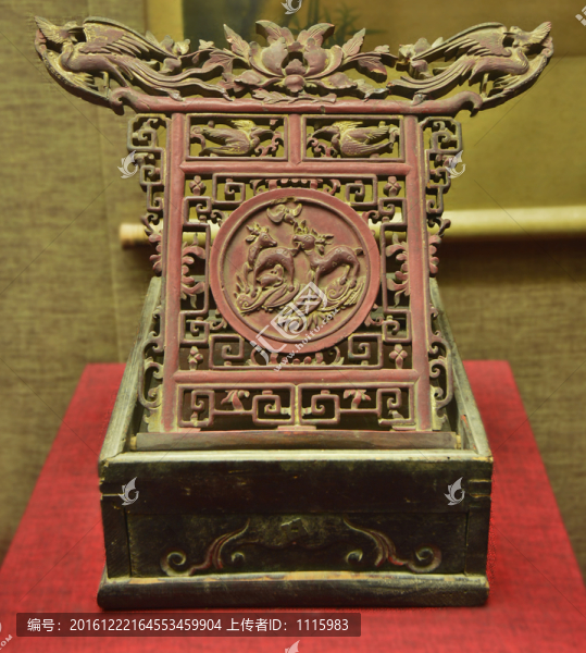 古代梳妝鏡木雕花紋