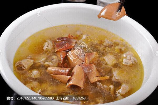 墨魚燉雞湯