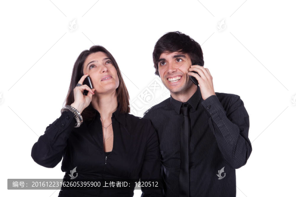 男人和女人在電話里交談