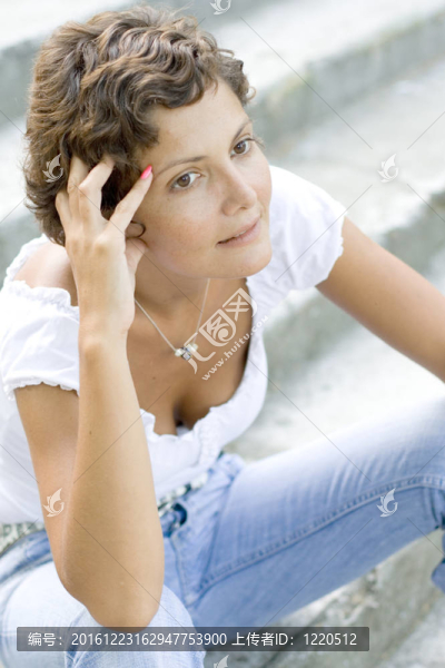 漂亮的深色的女人