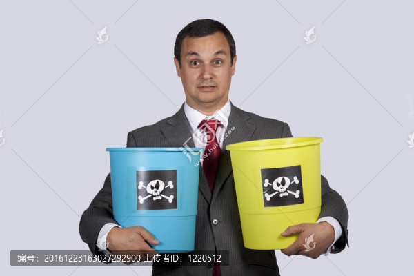 商人拿著危險(xiǎn)的水桶
