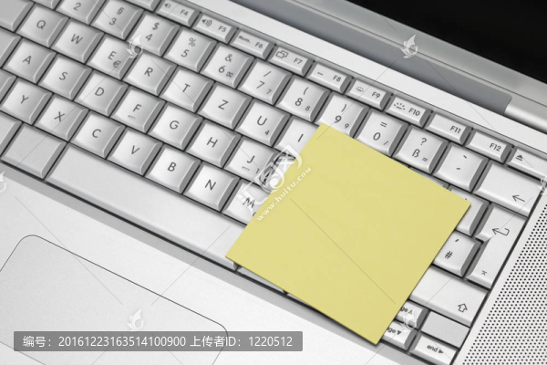 筆記本電腦鍵盤上的黃色貼紙