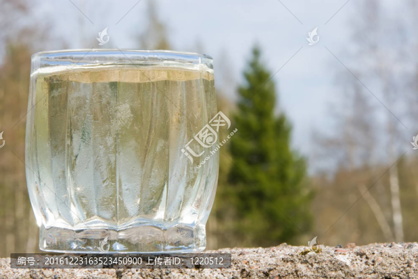 春天的水