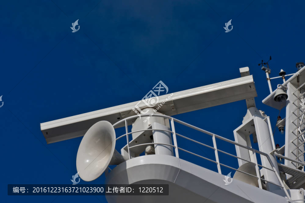 塔上雷達(dá)與艦船喇叭