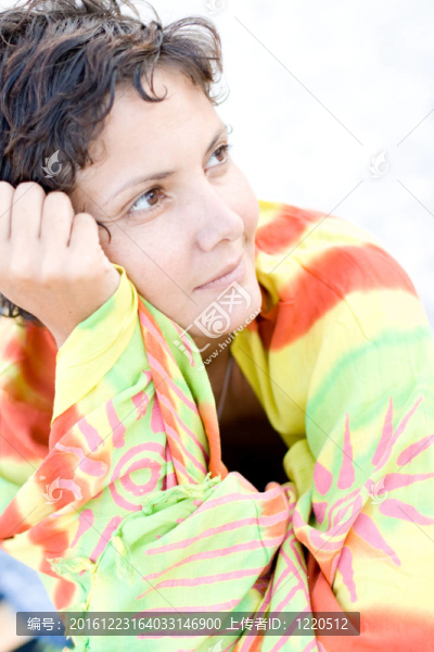 漂亮的深色的女人