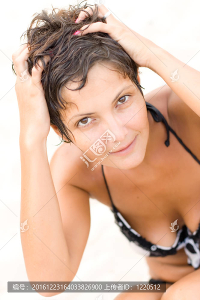 深色的女人