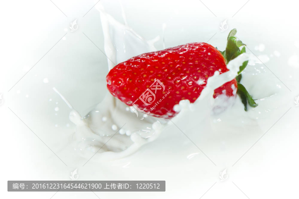 草莓濺奶