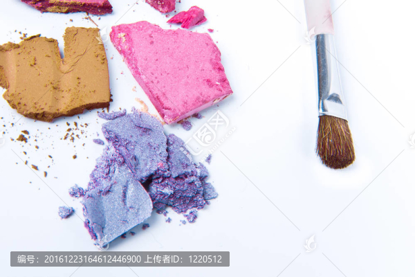 壓碎的眼影