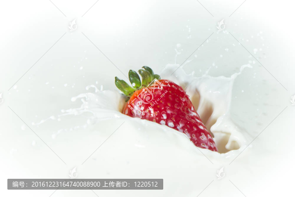草莓濺奶