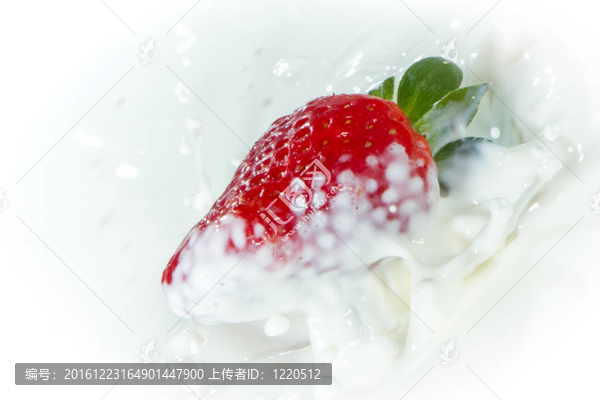草莓濺奶