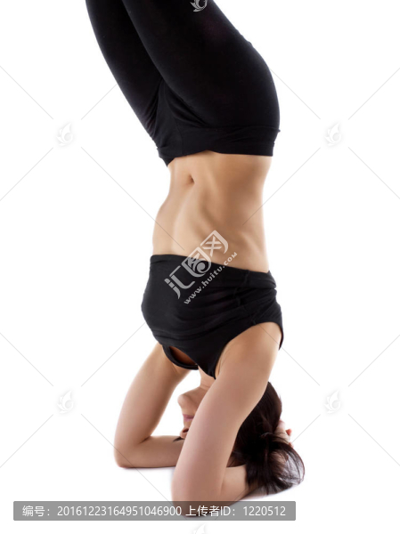 女人站在頭做瑜伽